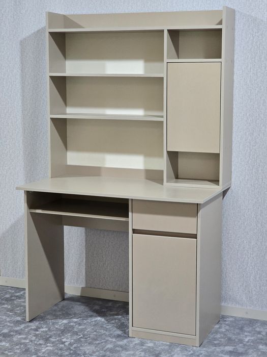 Yozuv stoli - Письменный стол