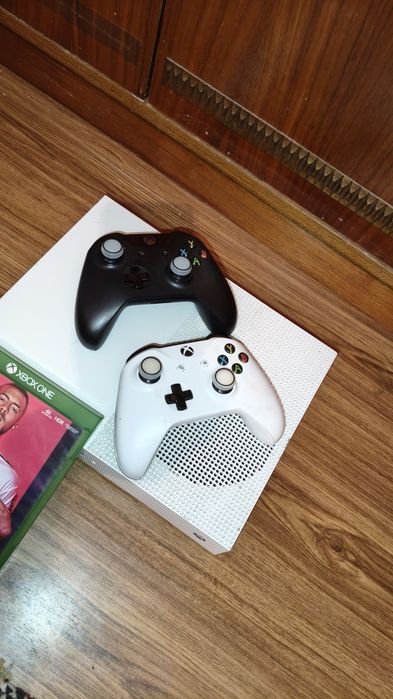 XBox One S 1TB+2 Controlere