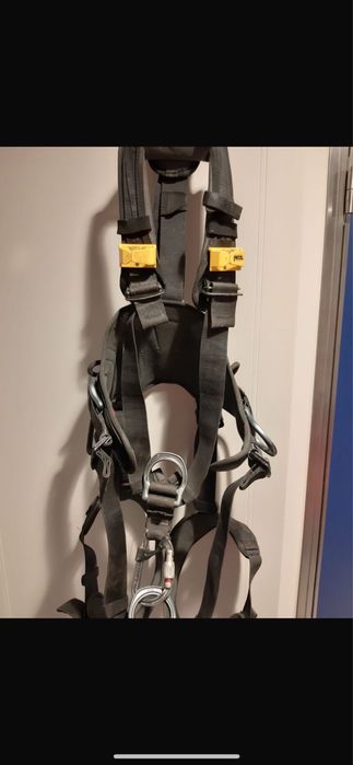 Vand Ham alpinism utilitar Petzl Avao cu carlige si cordelina