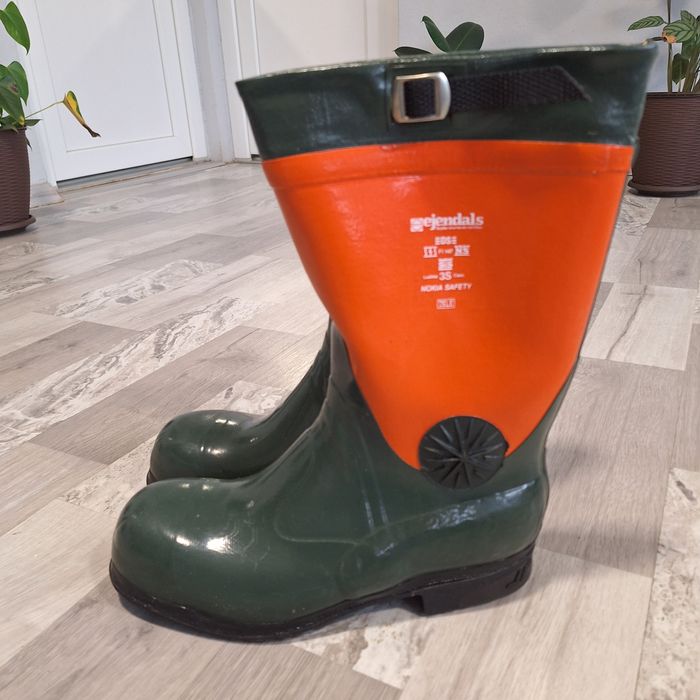 Cizme cu bombeu Nokia nr 44 noi