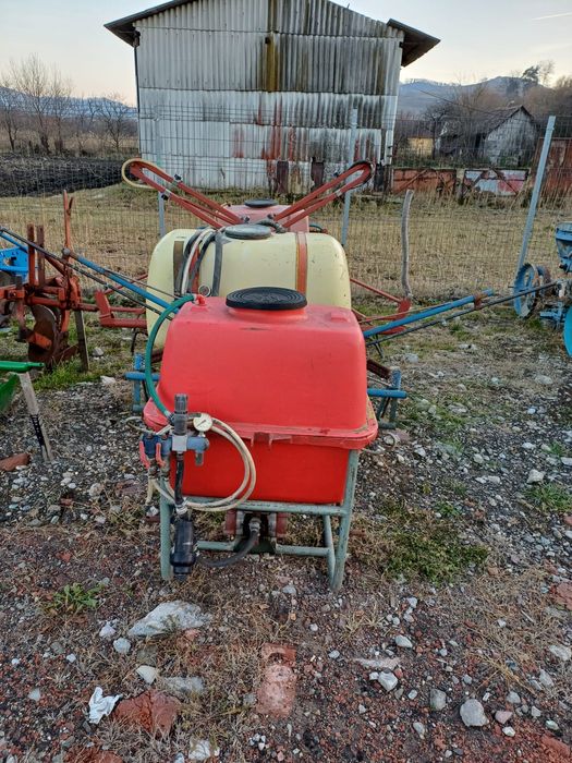 Met de erbicidat de 330 litri și de 200 de litri