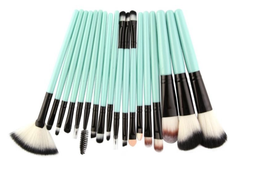 Комплект от 18 професионални четки за грим