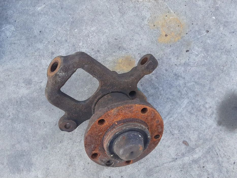 fuzeta stanga  fata mercedes sprinter 2.2 cdi 2002  9013320301