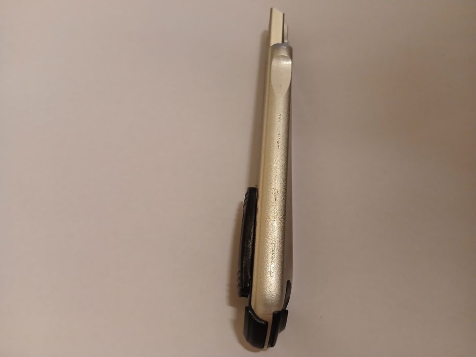 Cutter ergonomic metal,cu 5 lame incorporate