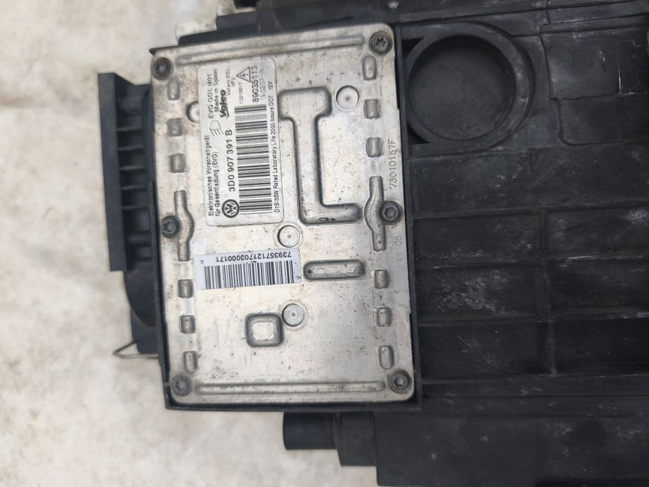 Far bixenon dreapta față Volkswagen Passat B6 2005-2010 3C0941752G