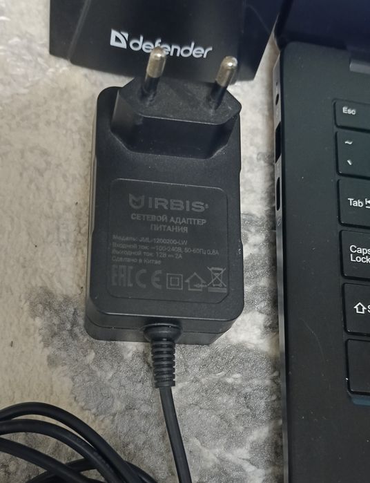 Noutbuk + kalonka zaryadka 3. 4 soat yetadi