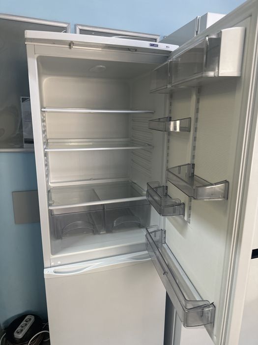 Продам Холодильник Атлант