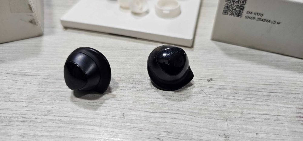Безжични слушалки Samsung Galaxy Buds R170