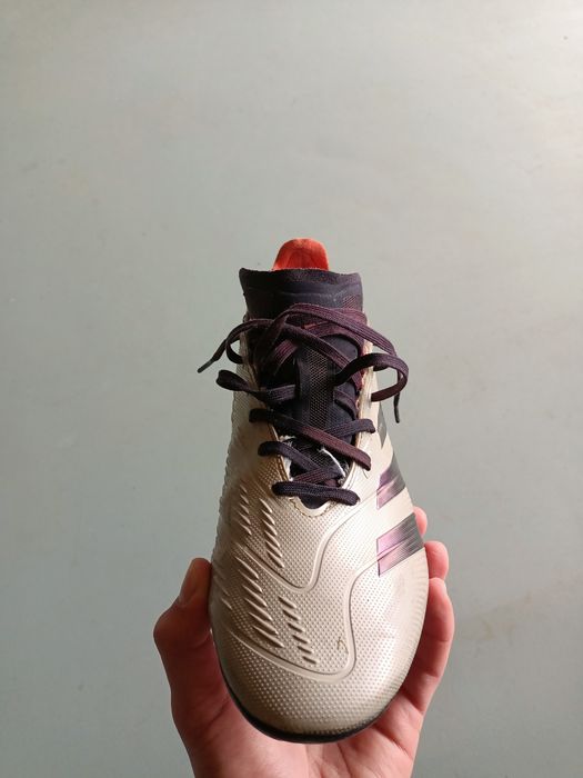 Vând ghete de fotbal predator