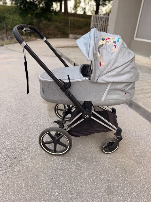 Бебешка количка Cybex Priam с бродерия