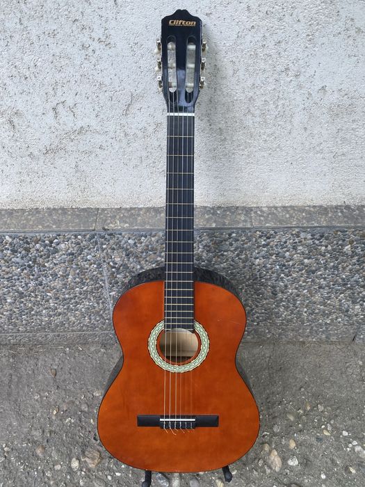chitara clasica Clifton