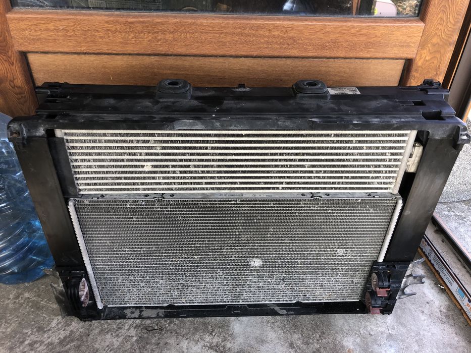 Радиатори и стойка за BMW F10 F11 550i M550dX БМВ Ф10 Ф11 550и 550д