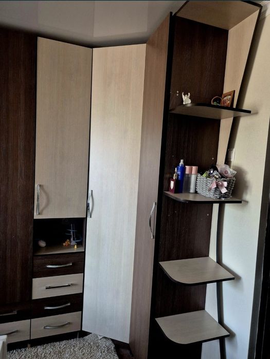 Продам угловой шкаф