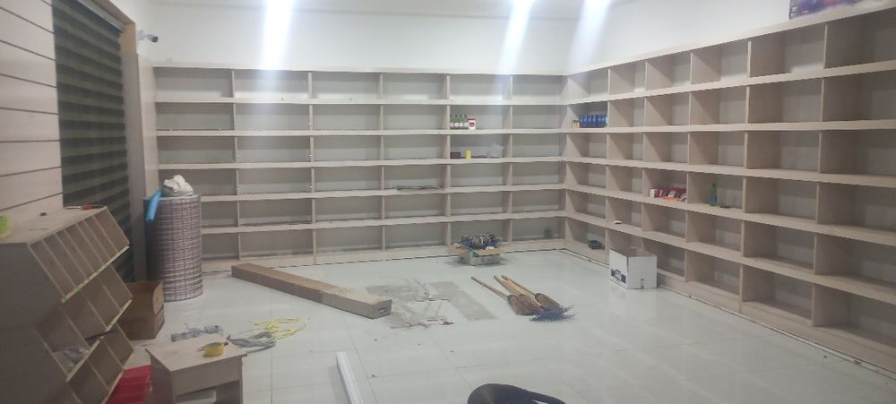 Xozmaklar va magazinlar uchun mebel polkalari