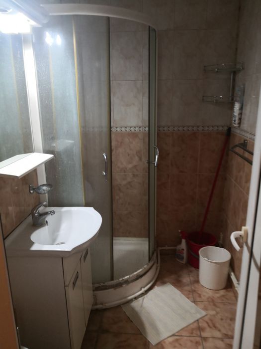 Închiriez garsoniera