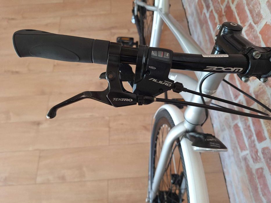 Bicicleta unisex Lapierre Sitandgo 200 (FR), cadru aluminiu - M, roti 28 inch – Shimano Alivio – dinam în butuc – stare excelentă
