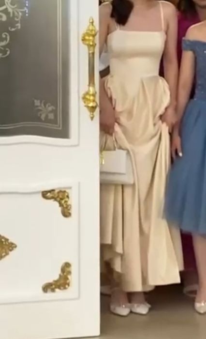 Платье отласовый молочный цвет