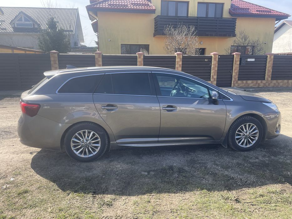 Toyota avensis 2017 1.8 benzina GPL cutie automata