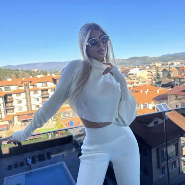 ЧИСТО НОВ Karissa плетен комплект