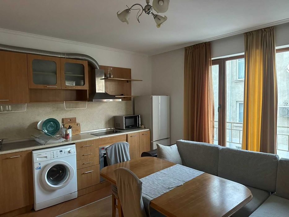 Дава се под наем Тристаен апартамент в Бургас, Център - 80 кв.м за 550 € - Снимка #1