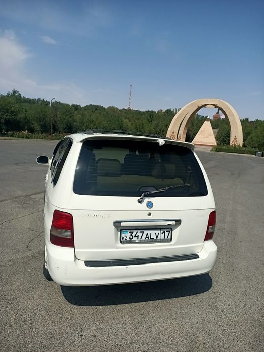 Продам Kia Carnival.