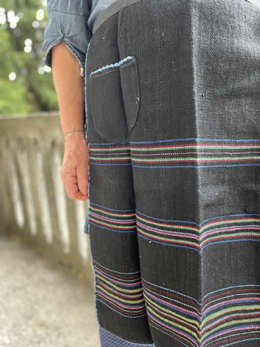 Ръчно тъкана, вълнена престилка