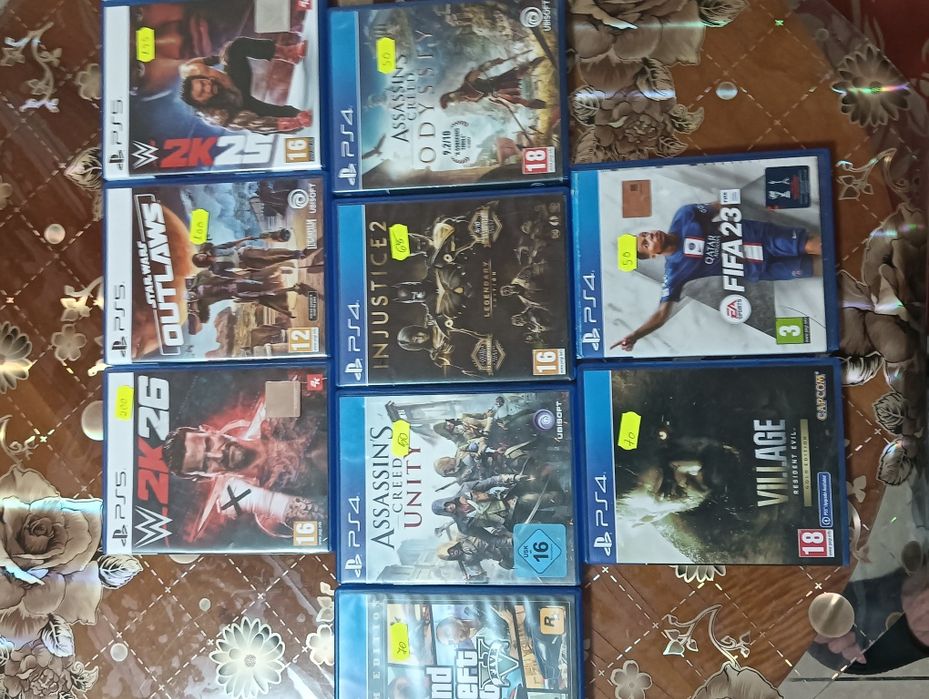 Vând jocuri PS4-ps5+consolă retro cu 1000 de jocuri
