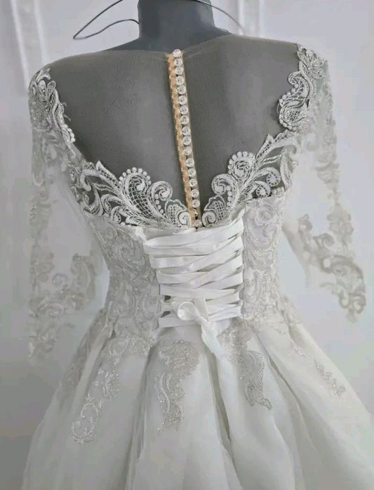 Rochie de mireasa alba spre ivory cu broderie si sclipici marimea M L