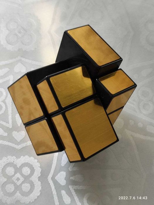 Золотой кубик Рубика