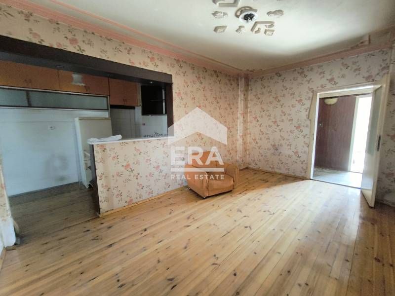 Продава се Тристаен апартамент в Хасково, Дружба 1 - 108 кв.м за 1039 €/кв.м - Снимка #10