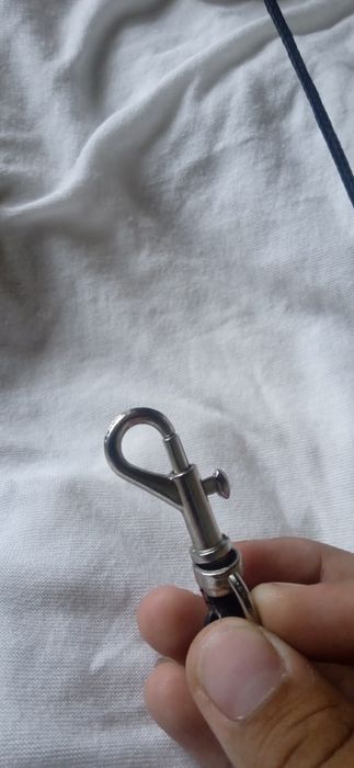 It sayr qilish uchun 3 metr arqon qatiq buĝilmaydi va yengil itga foyd