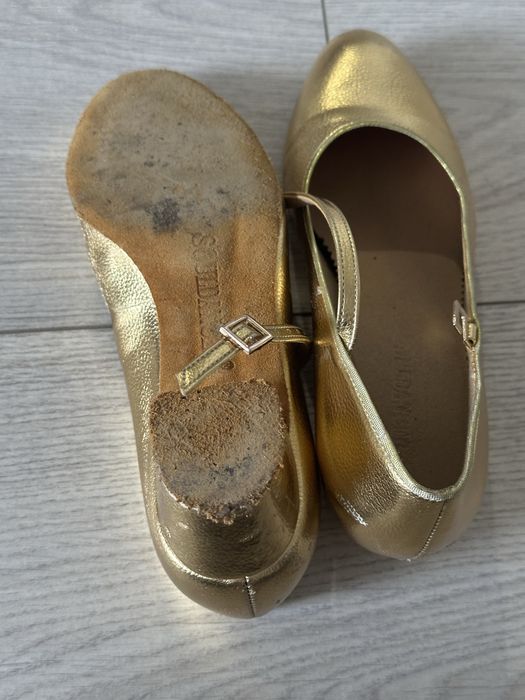 Золотистые туфли 31 размер