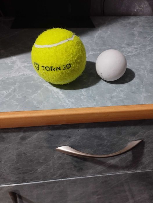 Теннисный мячик и шарик для пинг-понга. Цена за все -500тг