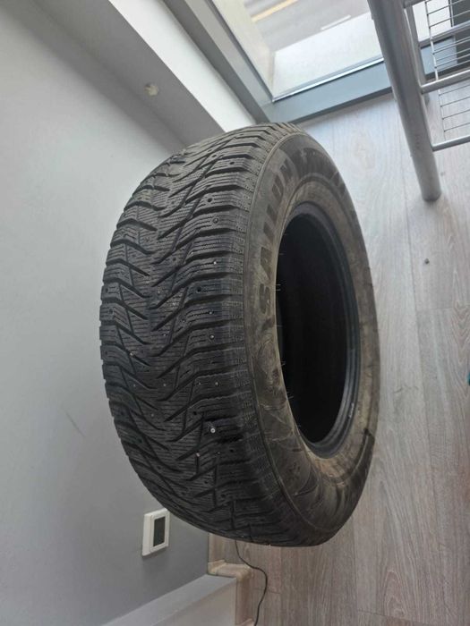 Продам 265/65/17 шипы резина