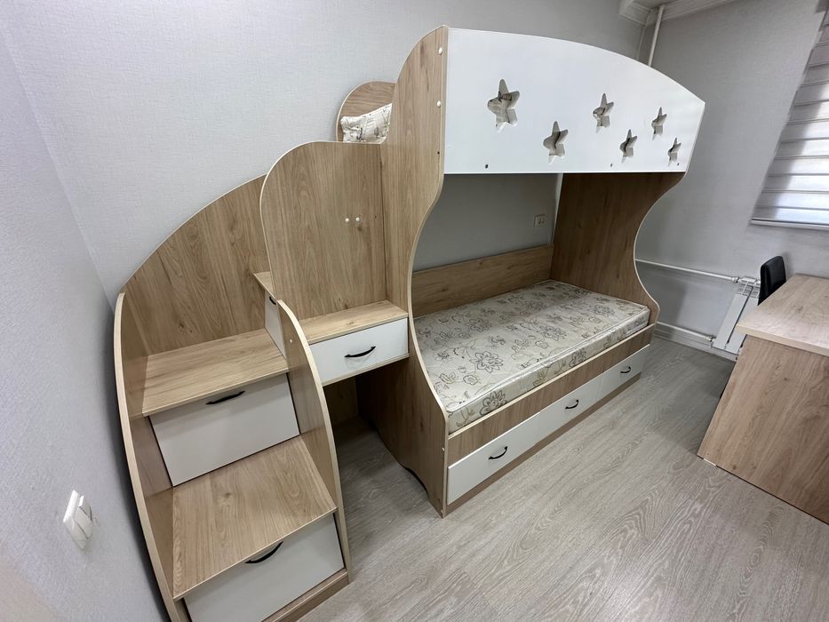 Двухъярусная кровать