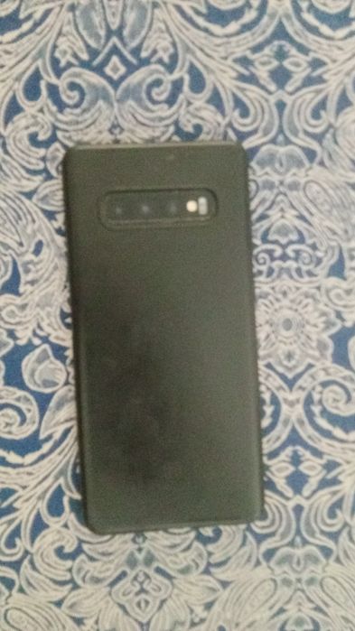 Продам Samsung S10 plus
