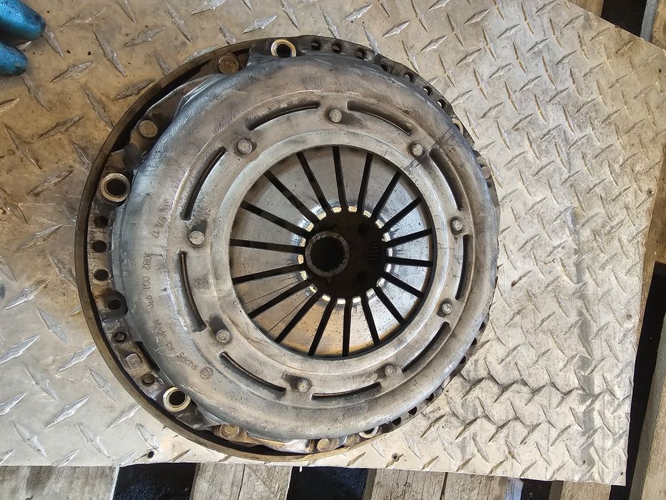 Kit ambreiaj volanta cu masa dubla disc placa FORD Focus 1.6 TDCI 6 trepte an 2014