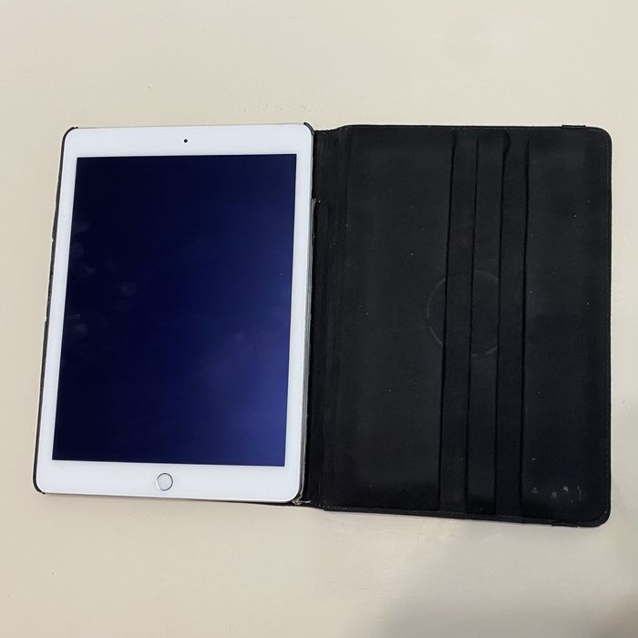 Apple iPad Air 2 (128GB) WiFi + Cellular Cadou: Tastatură Logitech Ultrathin