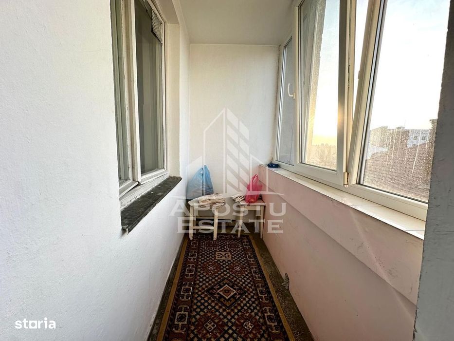 Apartament cu 2 camere de vanzare, lift, zona Centrala, Timisoara