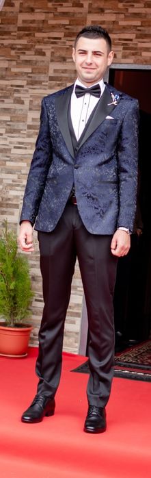 Vand  costum de ginere masura 48 ( 60-65 kg)