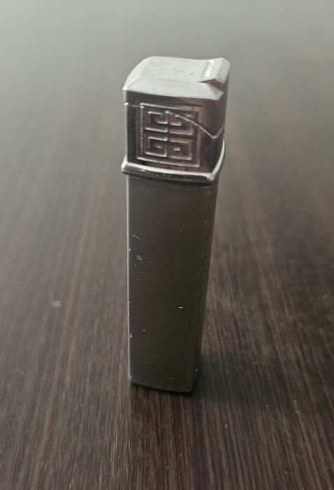 Brichetă givenchi 1600