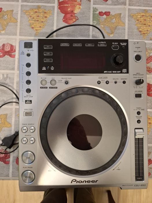 Pioneer CDJ 850 player