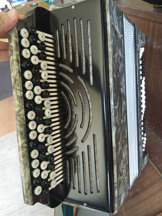 Баян цельнопланочный "Волга"