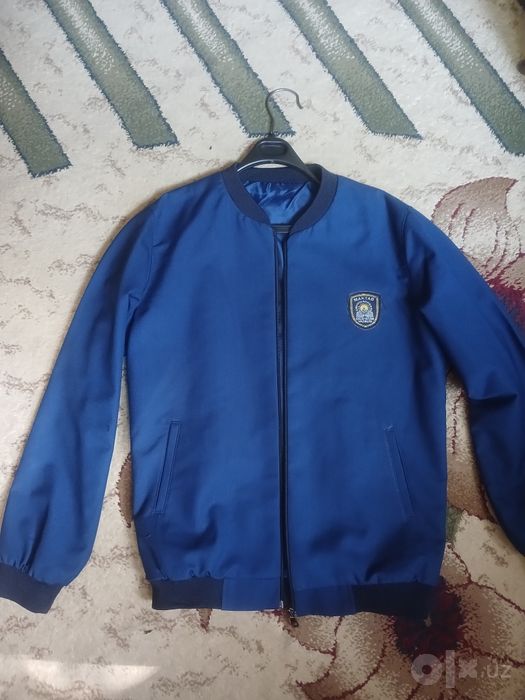 Продаю пиджак и джемпер.