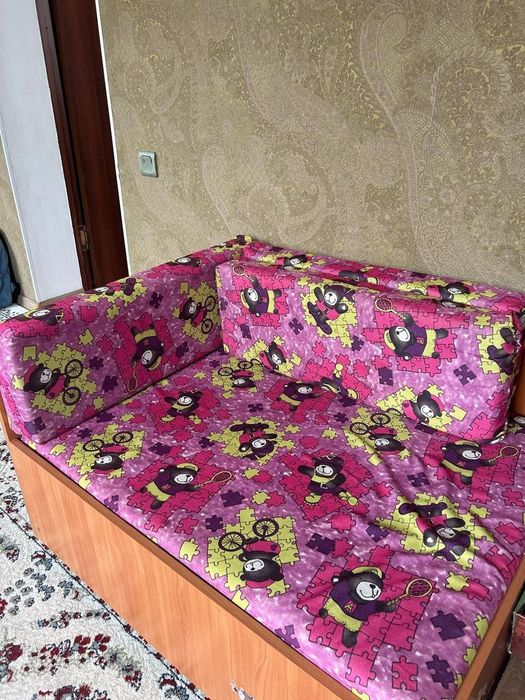 Пролам детскую кровать тахту в хорошем состоянии в подарок идёт детски