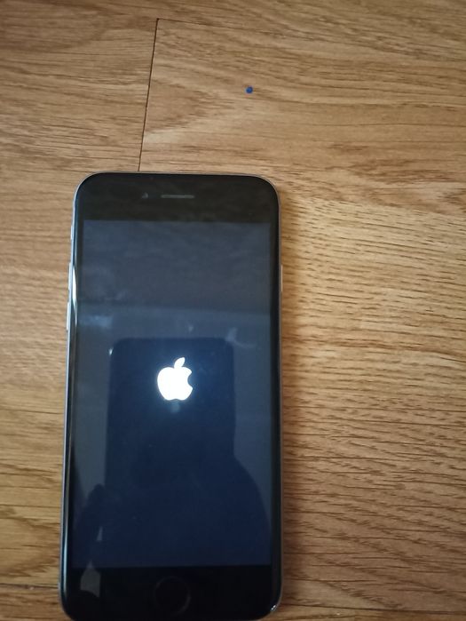 iPhone 6 телефон в отличном состоянии.