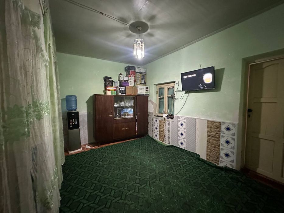 Uy sotiladi. buxoro viloyoti kogon shaharida joylashgan.