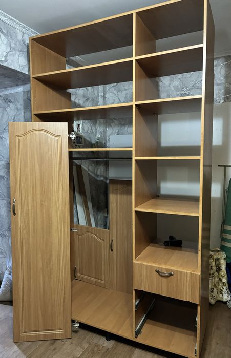 Продам срочно шкаф