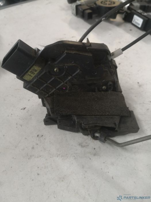 Broasca Usa Stanga Spate Mazda 3> 2005