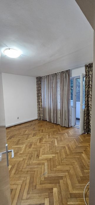 Inchiriez apartament in cartier Plopilor.